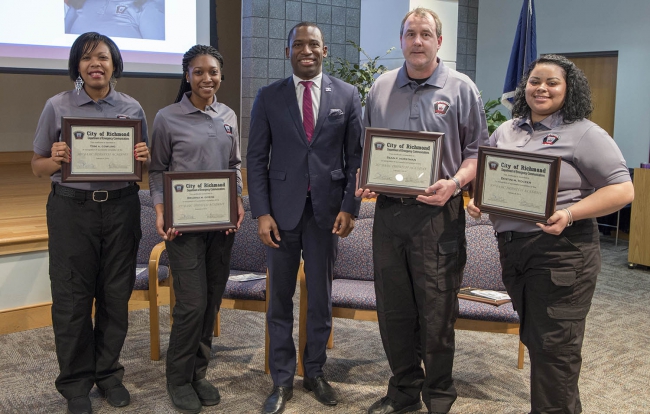 Graduates with mayor